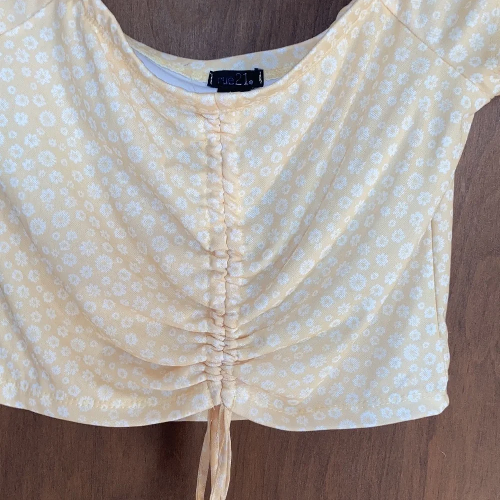 3/$12 Rue21 top Yellow w white floral print cinch front detail boho top casual - Picture 5 of 15